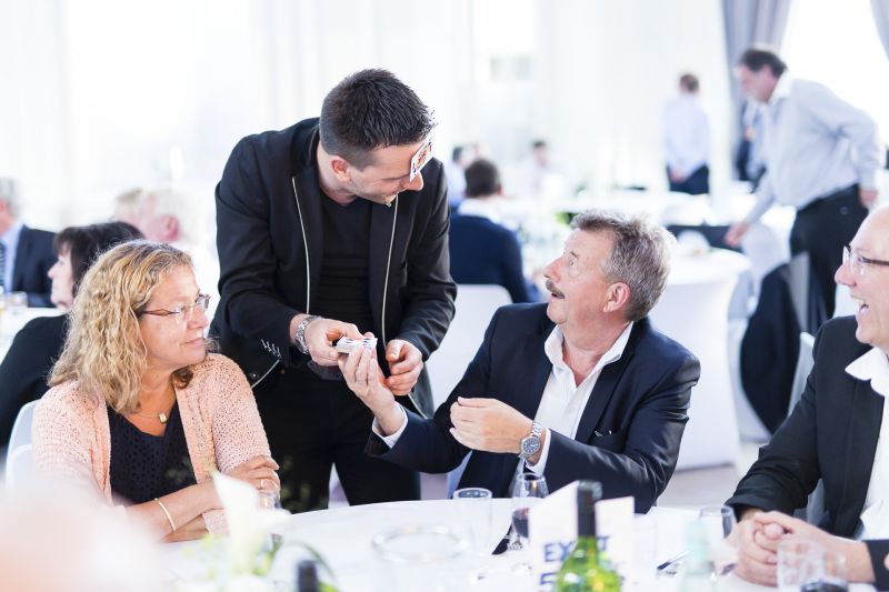 Hochzeitsfeier mit Zauberer